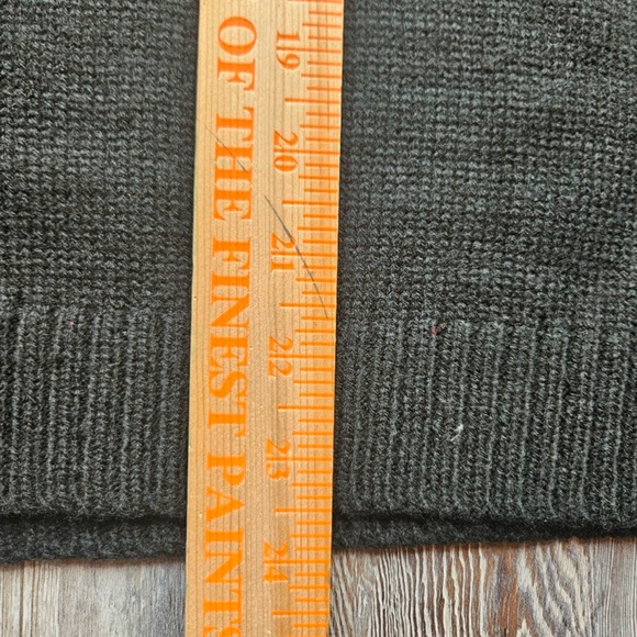 CHRISTMAS Sweater Women's XL (16-18) Feliz Navidad Chihuahua Dog in Sombrero - Picture 7 of 9